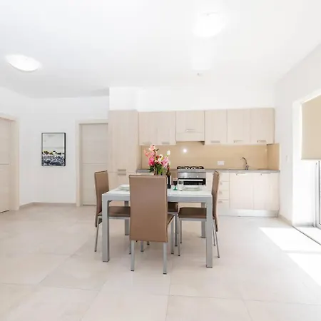 Bright 1bed With Shared Heated Indoor Pool & Gym סיינט פול ביי